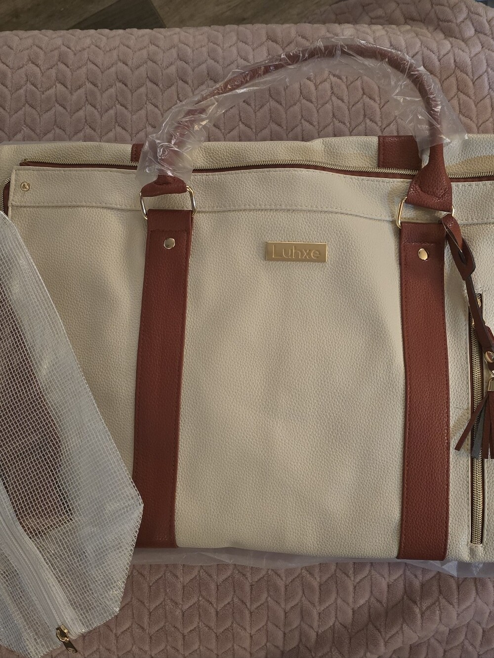 Luhxe travel bag.